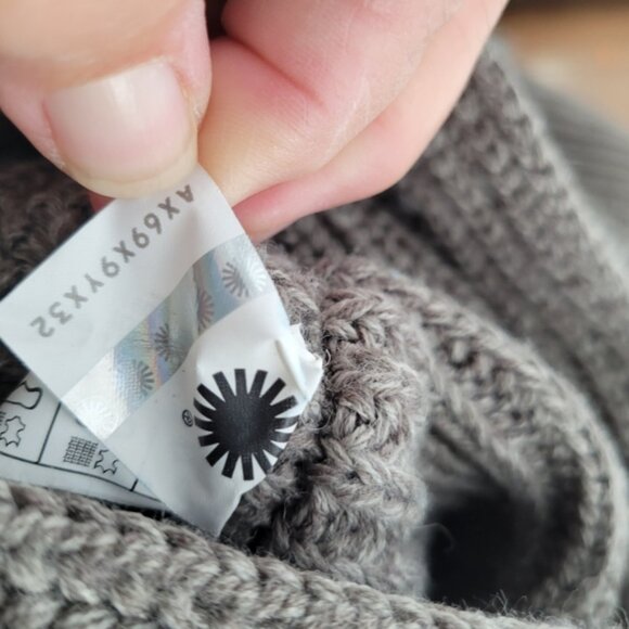 Ugg Classic Cardi Cozy Knit Button-Up Boots Size 7 - Picture 6 of 7